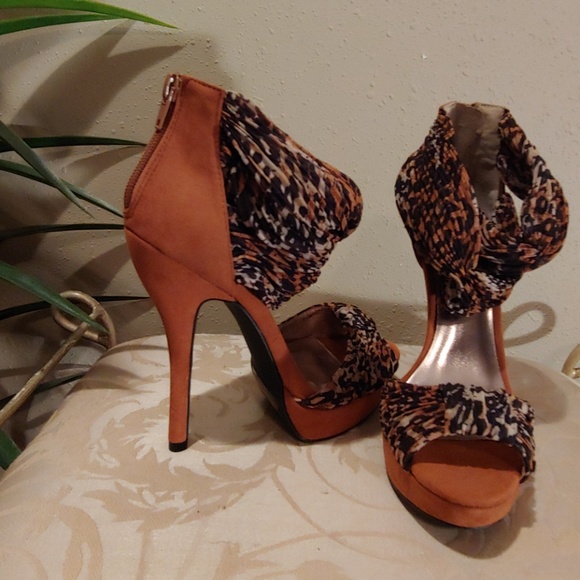 CHARLOTTE RUSSE SHOES - Picture 4 of 4